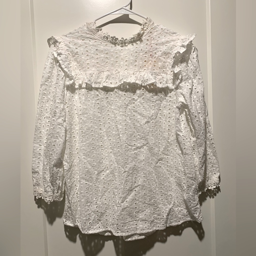 WHITE LACE BLOUSE